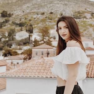 Meet your Posher, Olivia